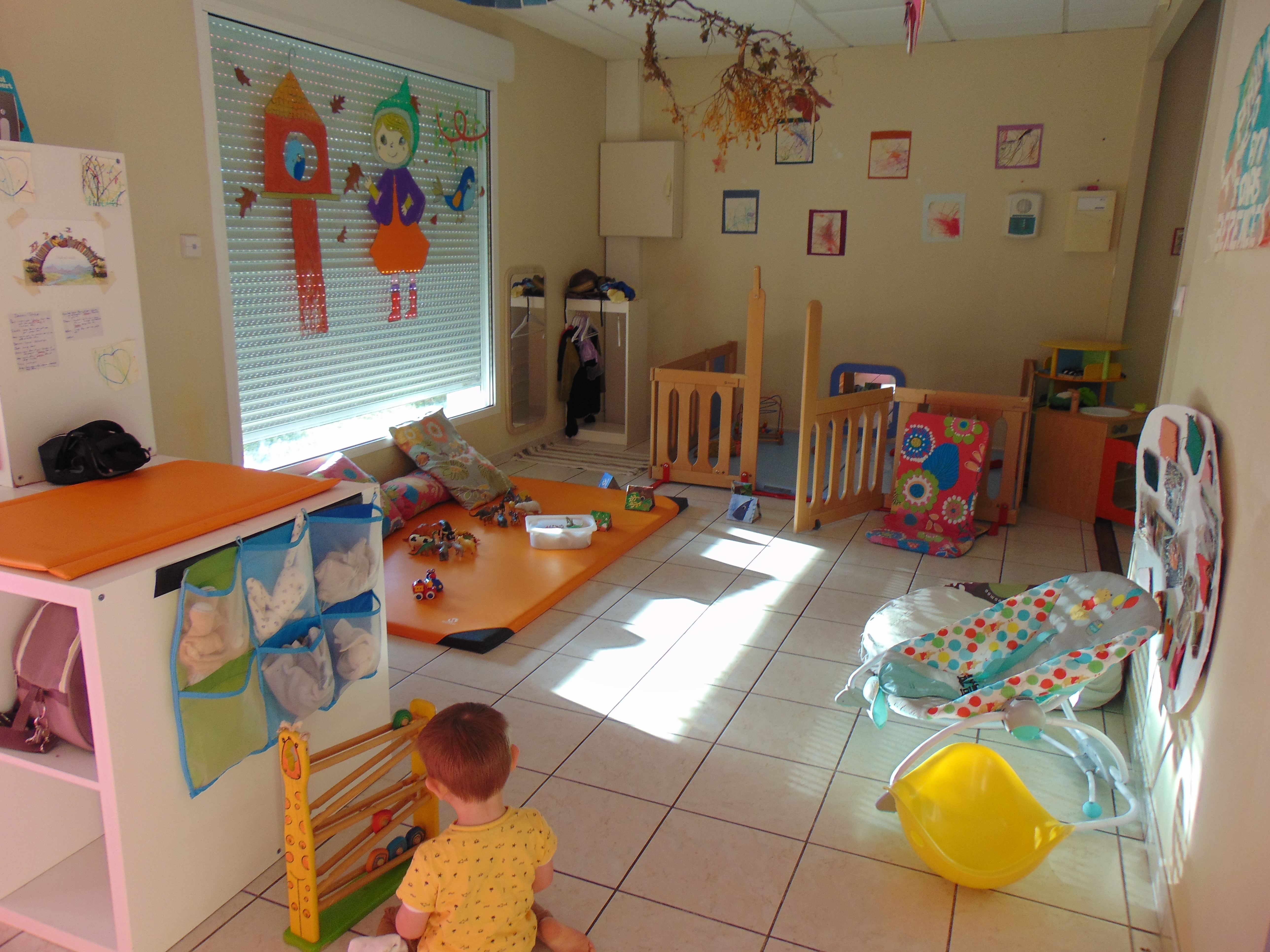 Le parcours moteur avec des tables ! – Micro-crèche Micro-crèche Les  Papillons